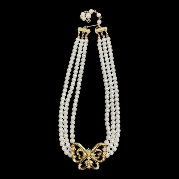 Vintage Avon Nina Ricci Triple Strand Faux Pearl Necklace W Gold Tone Butterfly - Picture 2 of 9
